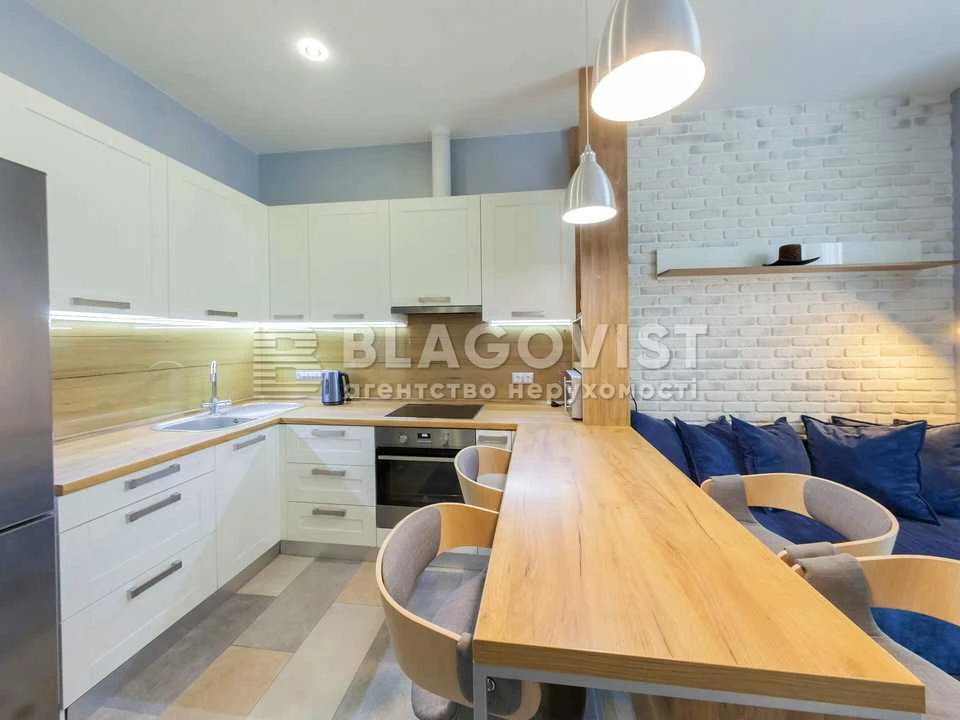 Apartment. Kyiv, Saperne Pole Street