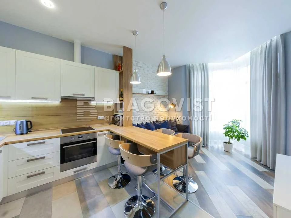 Apartment. Kyiv, Saperne Pole Street