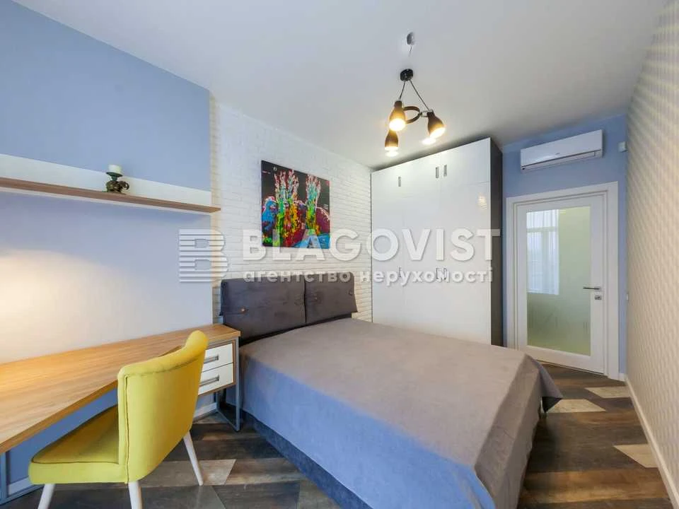 Apartment. Kyiv, Saperne Pole Street