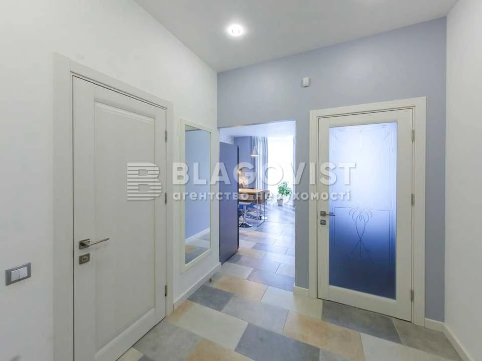Apartment. Kyiv, Saperne Pole Street