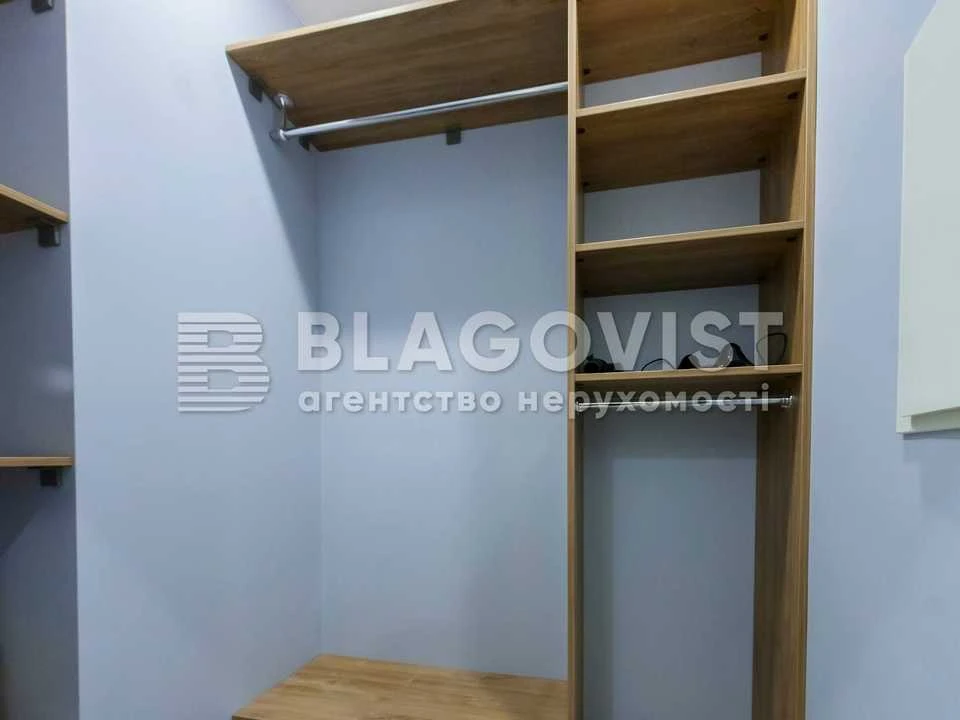 Apartment. Kyiv, Saperne Pole Street