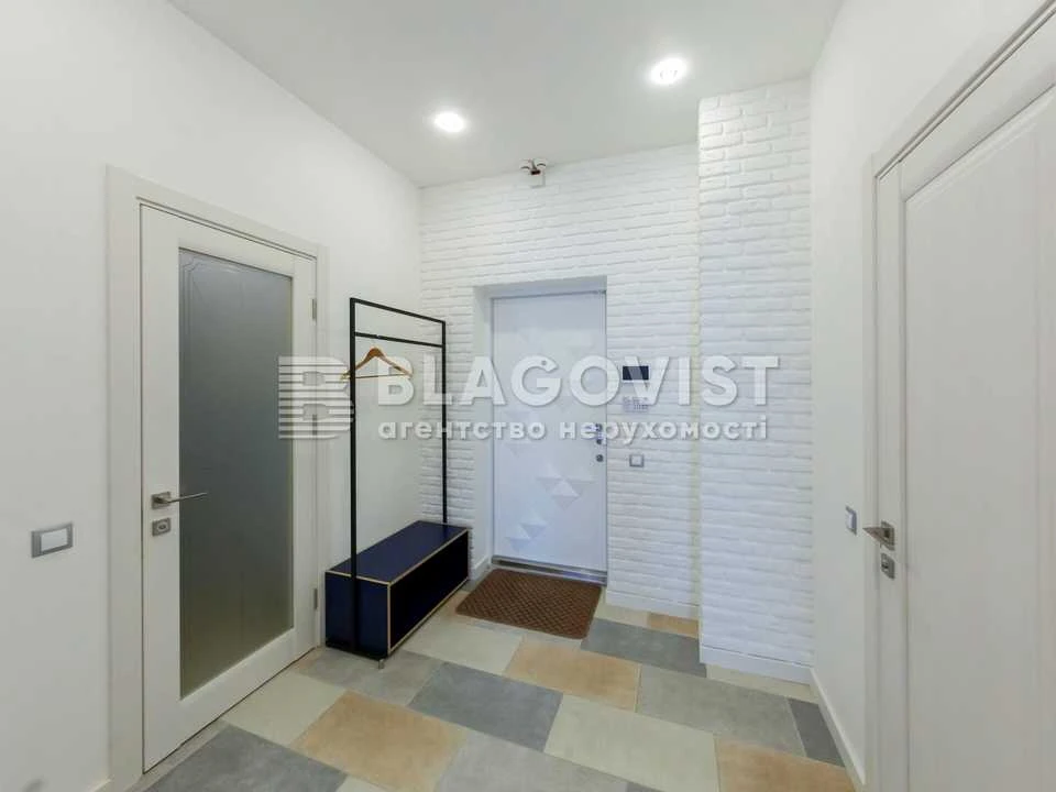 Apartment. Kyiv, Saperne Pole Street