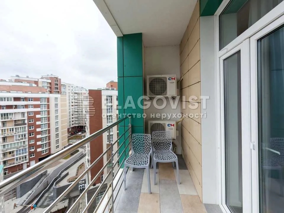 Apartment. Kyiv, Saperne Pole Street