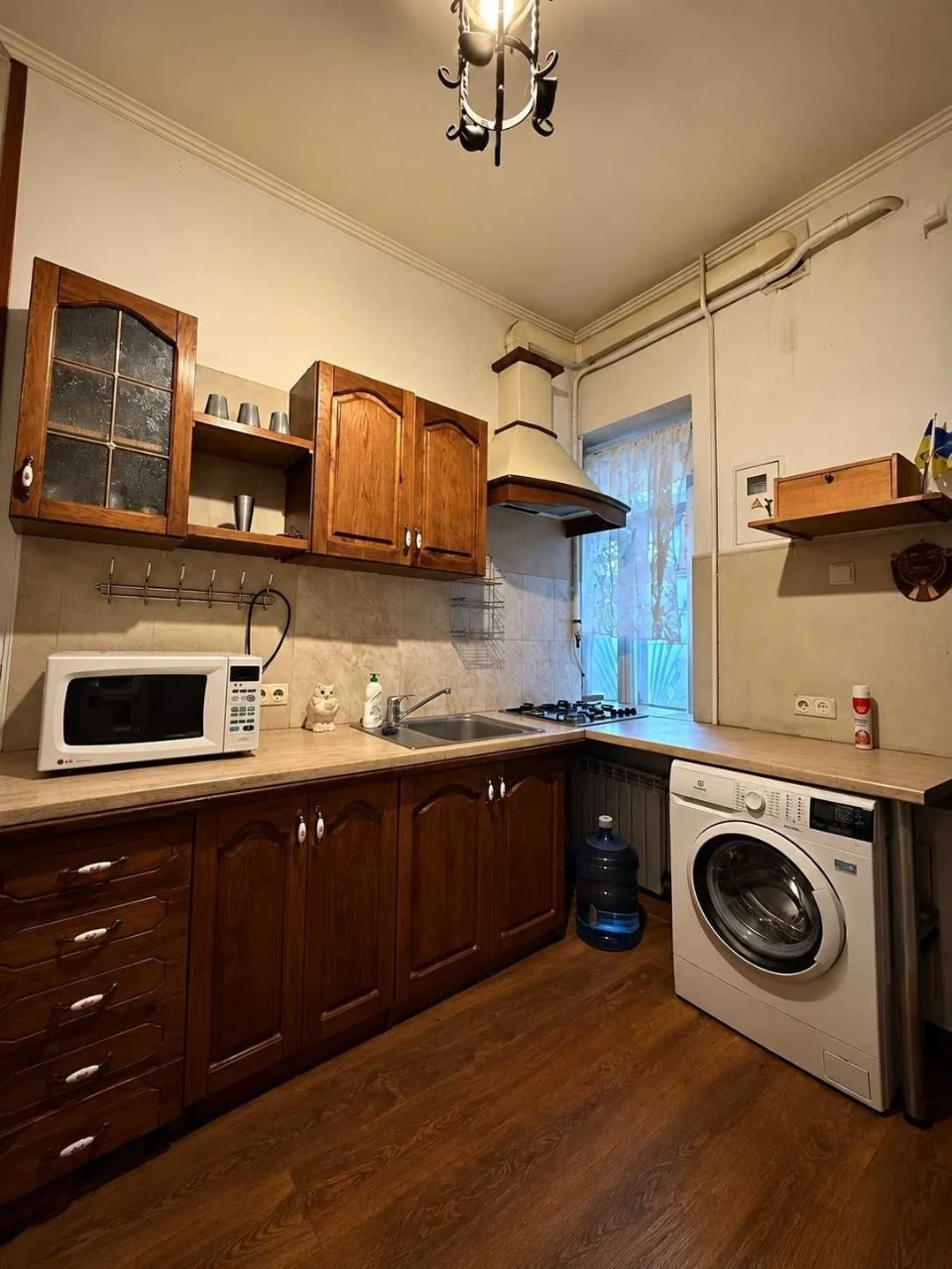 For Sale: 2-Bedroom Apartment in the Heart of Zoloti Vorta, Шевchenkivsky District