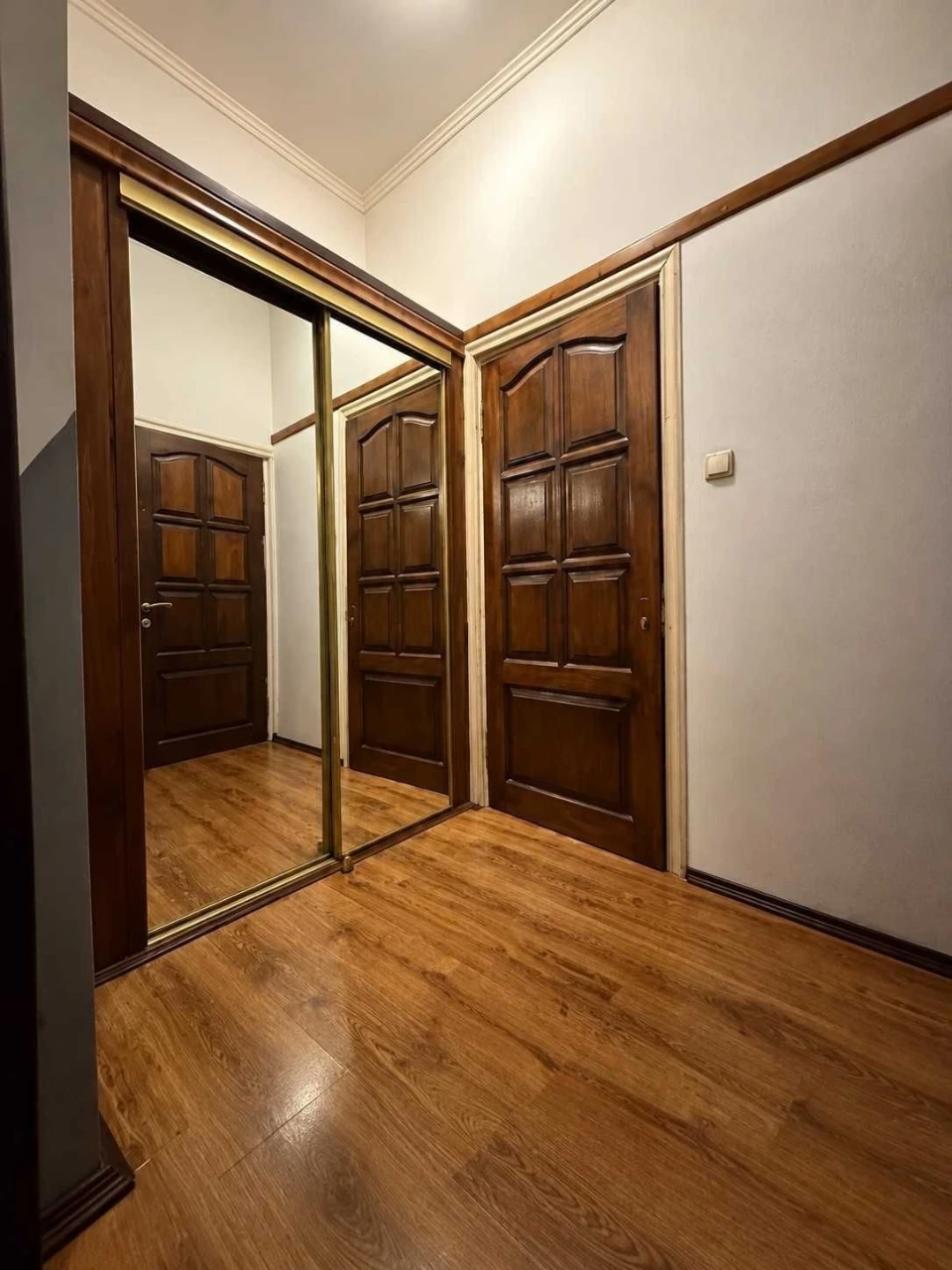 For Sale: 2-Bedroom Apartment in the Heart of Zoloti Vorta, Шевchenkivsky District