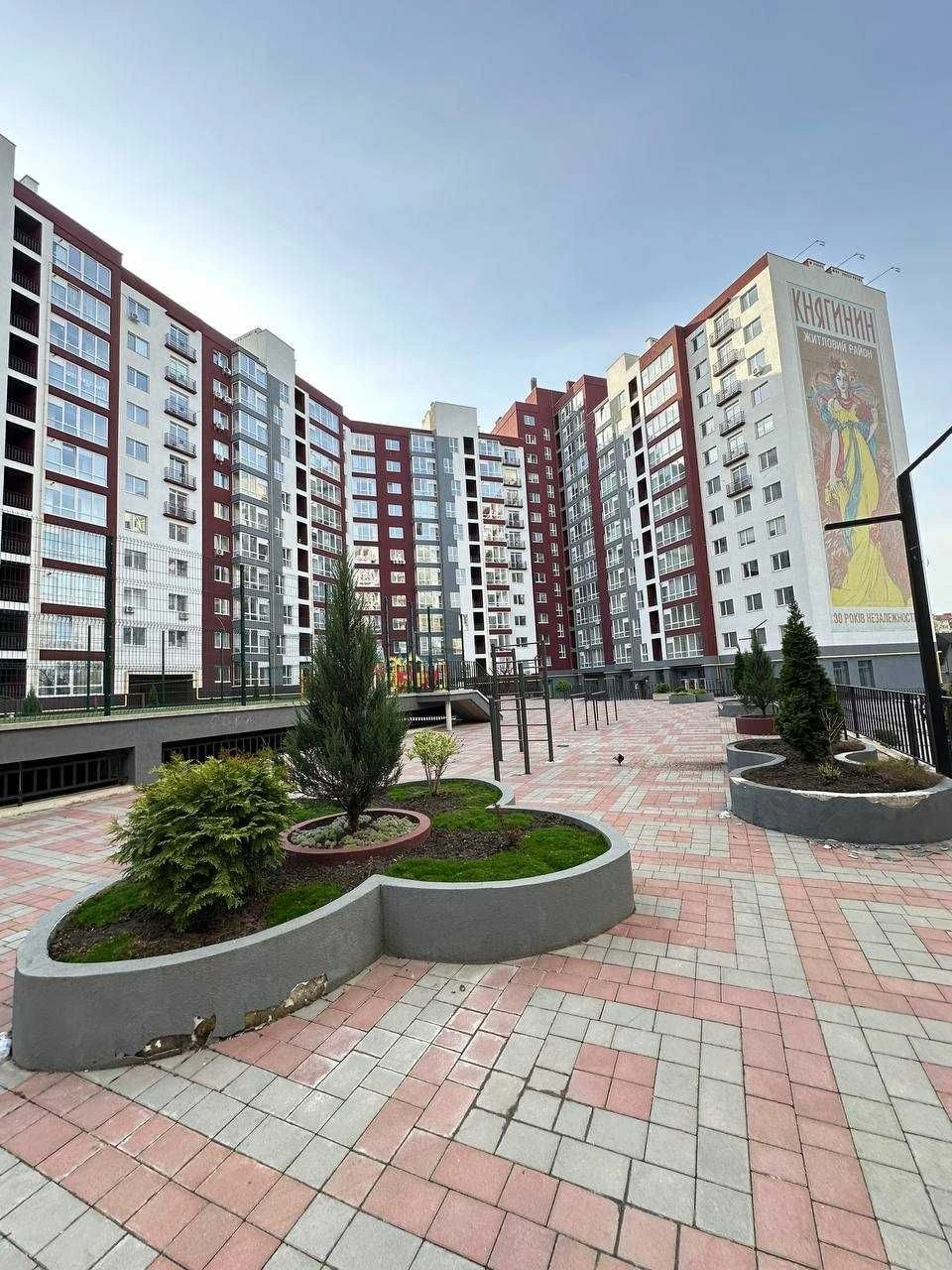 Sale of a two-bedroom apartment in the city center on the second floor, attractive price