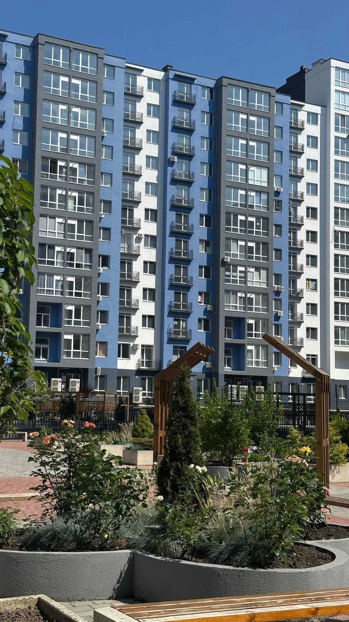 Sale of a two-bedroom apartment in the city center on the second floor, attractive price