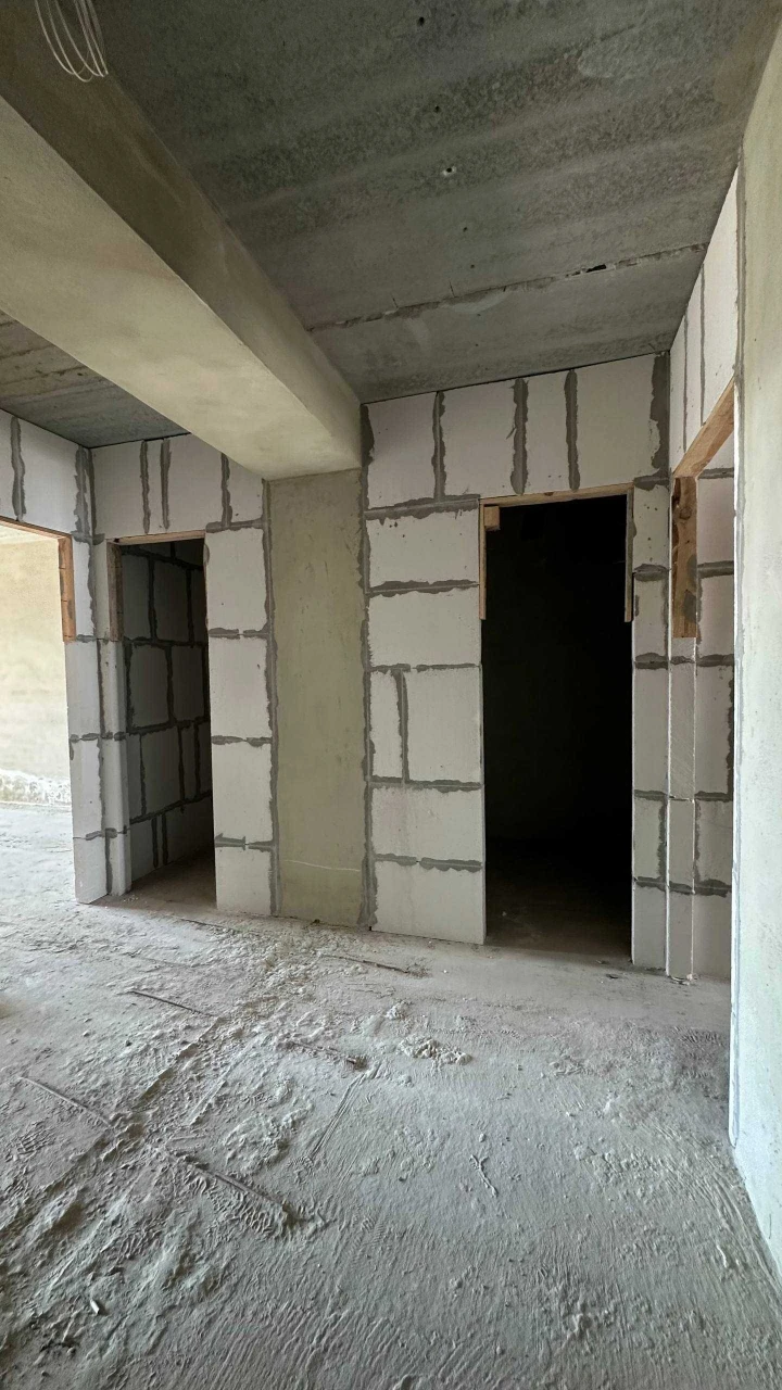 Sale of a two-bedroom apartment in the city center on the second floor, attractive price