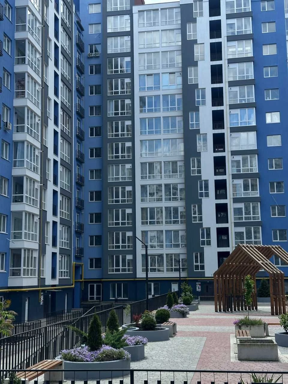 Sale of a two-bedroom apartment in the city center on the second floor, attractive price