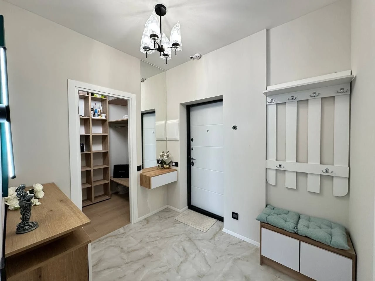 Near M Теремки. Generator. New renovation, no one has lived. M