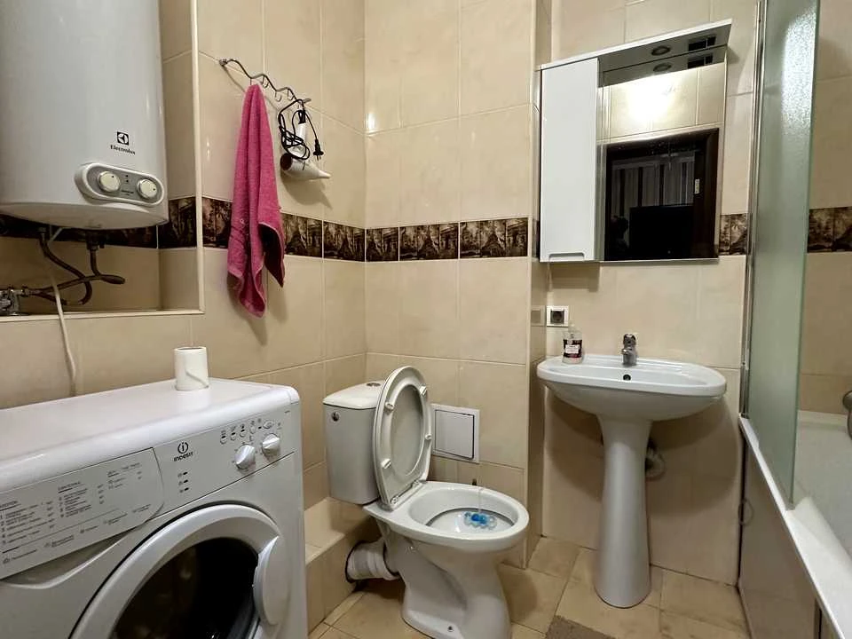 Квартира. Київ, Драгоманова вул.