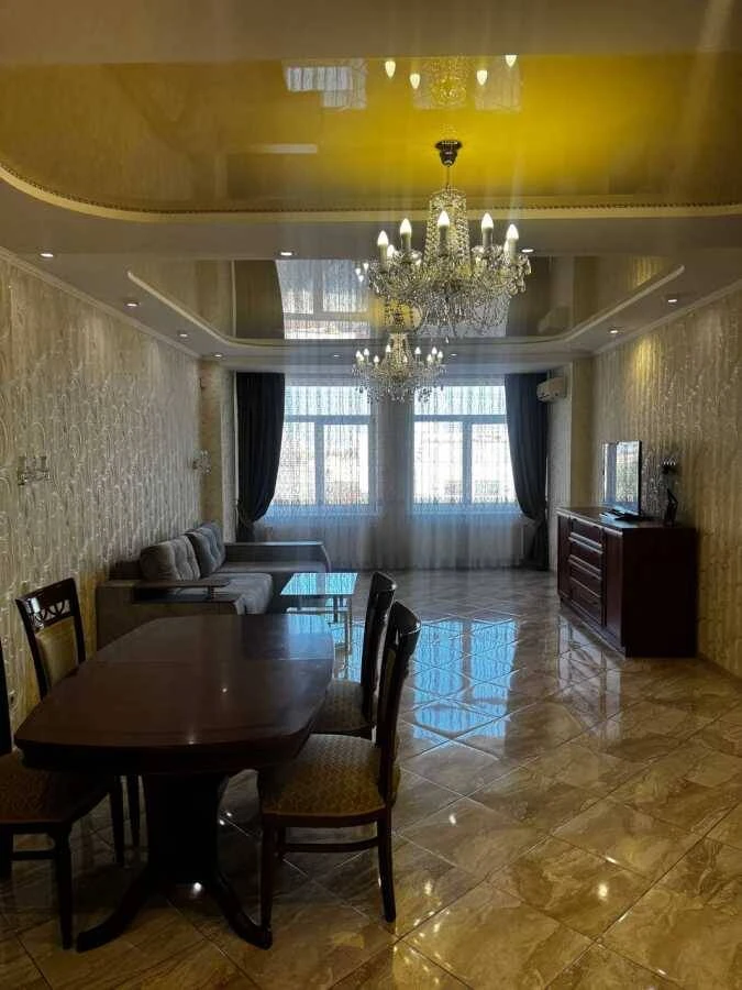 Довгострокова здача 3-кімнатної квартири в Києві, Печерський район, вулиця Євгена Кон