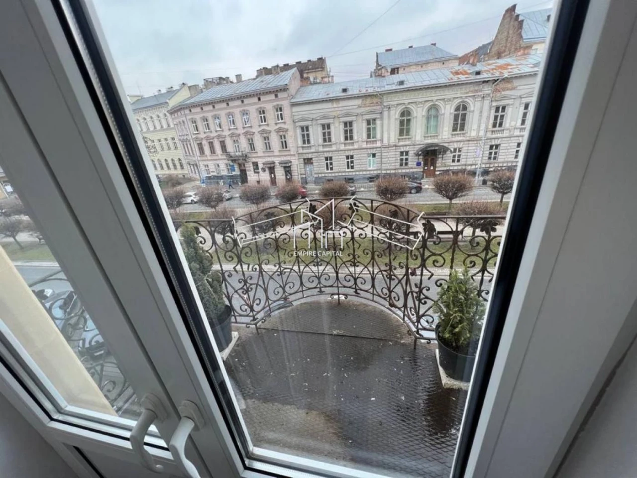 Продаж 3-кімнатній квартири / проспект Шевченка, Галицький район, Львів