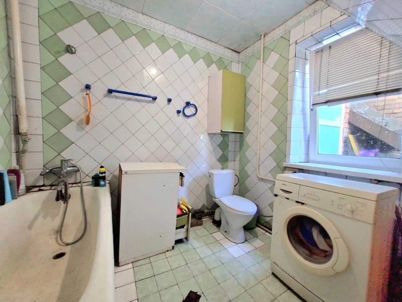For Sale: House in Dnipro - 103 sq m, 9 acres, 2 garages