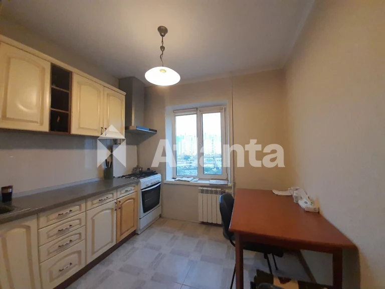 Selling a cozy 2-bedroom apartment near Mark Twain Park!