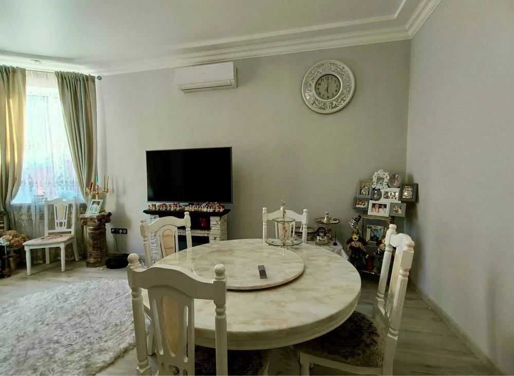 For Sale: House on Dmitry Donskoy Street