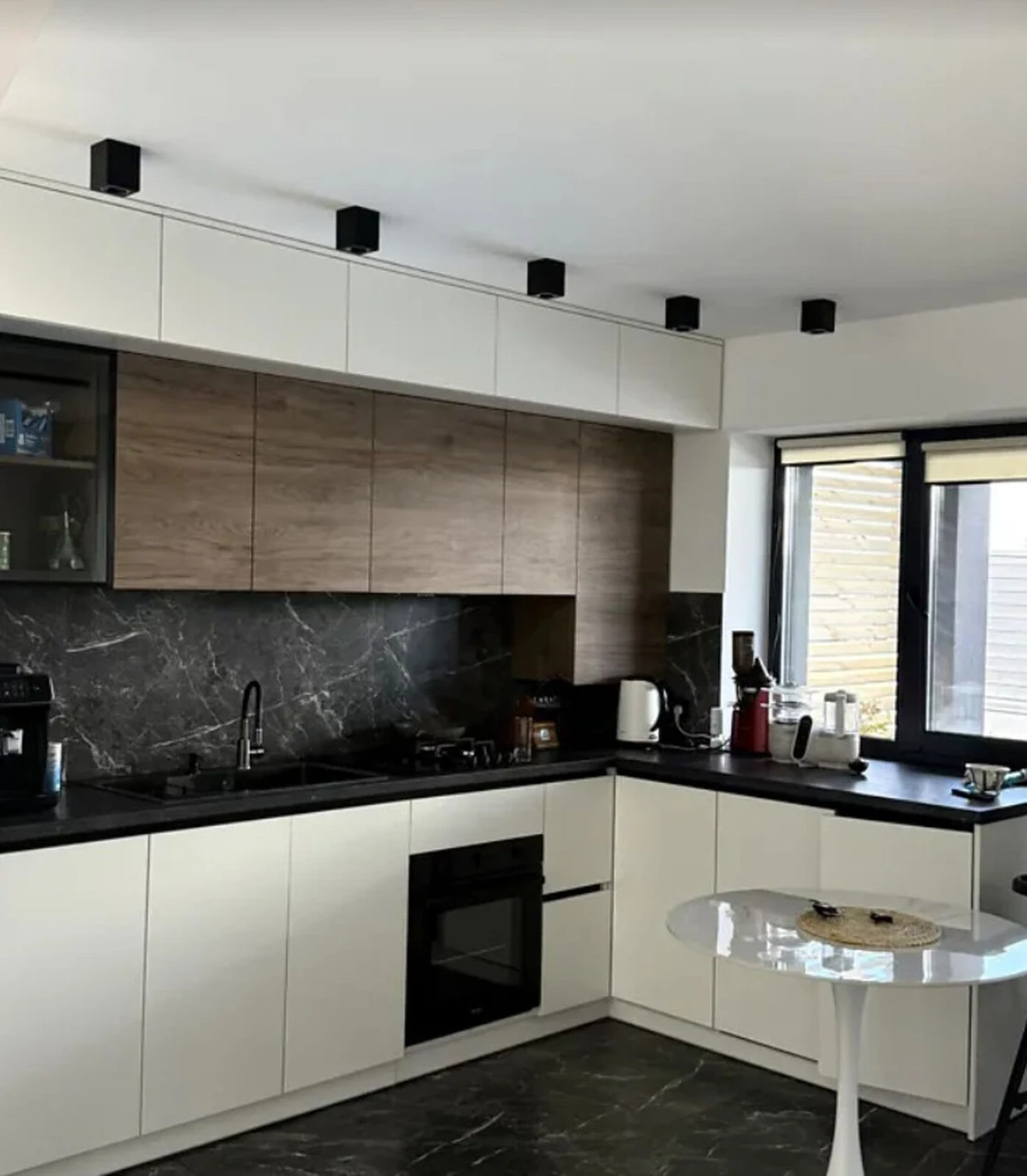 Продажа двухэтажного дома с участком в 2.3 сотки, 132 кв.