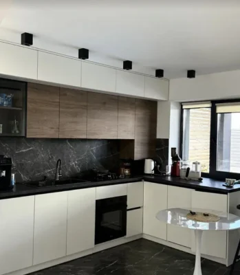 Продажа двухэтажного дома с участком в 2.3 сотки, 132 кв.