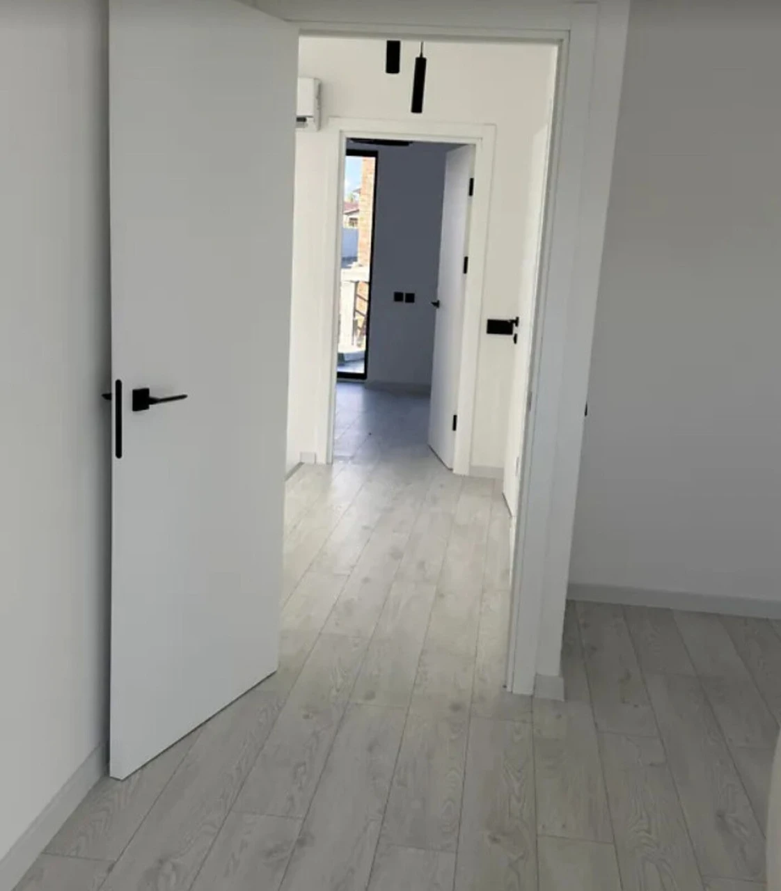 Продажа двухэтажного дома с участком в 2.3 сотки, 132 кв.