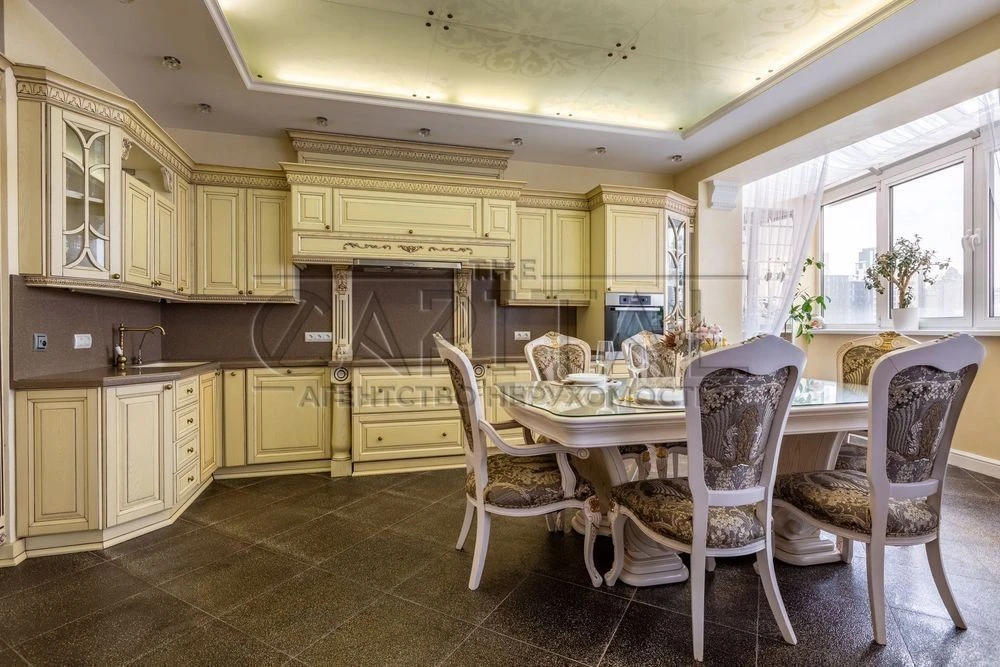For sale / 4-room apartment Kovpaka Boulevard of Fountains