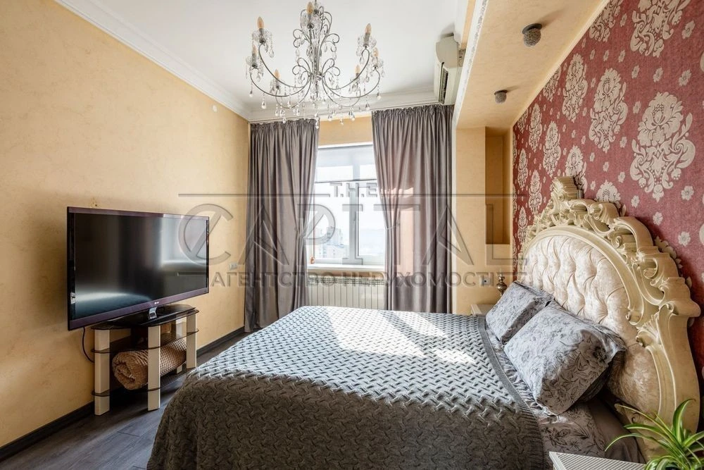 For sale / 4-room apartment Kovpaka Boulevard of Fountains