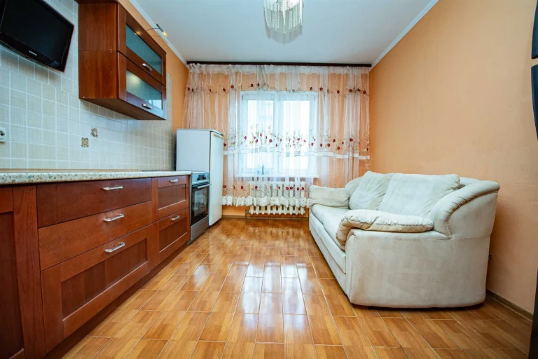 No Fee. Sale of a 3-room apartment at 4, Mylooslavska Street, State Programs.