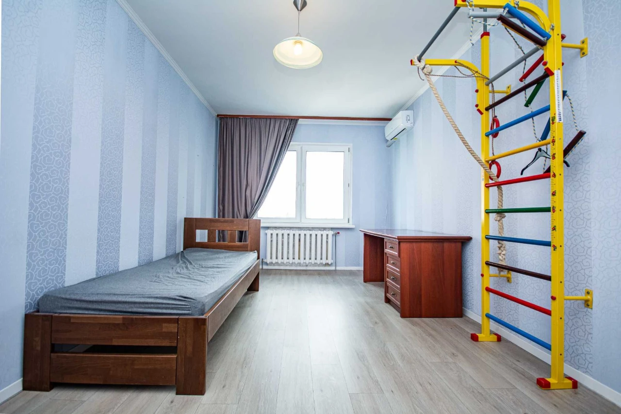 No Fee. Sale of a 3-room apartment at 4, Mylooslavska Street, State Programs.