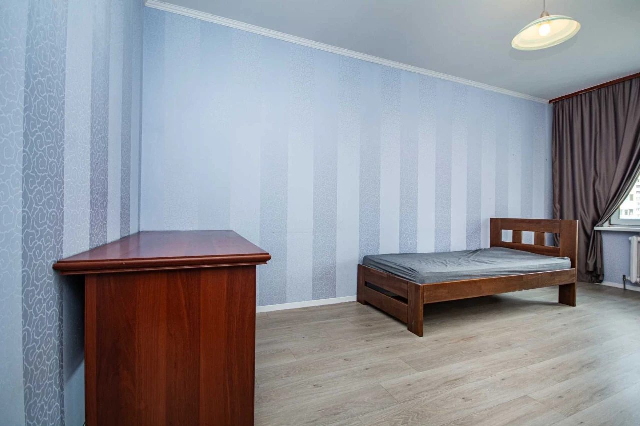 No Fee. Sale of a 3-room apartment at 4, Mylooslavska Street, State Programs.