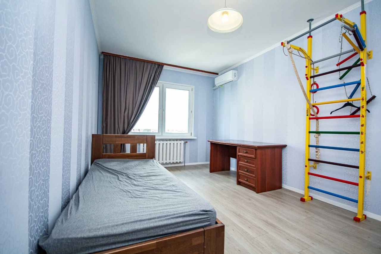 No Fee. Sale of a 3-room apartment at 4, Mylooslavska Street, State Programs.