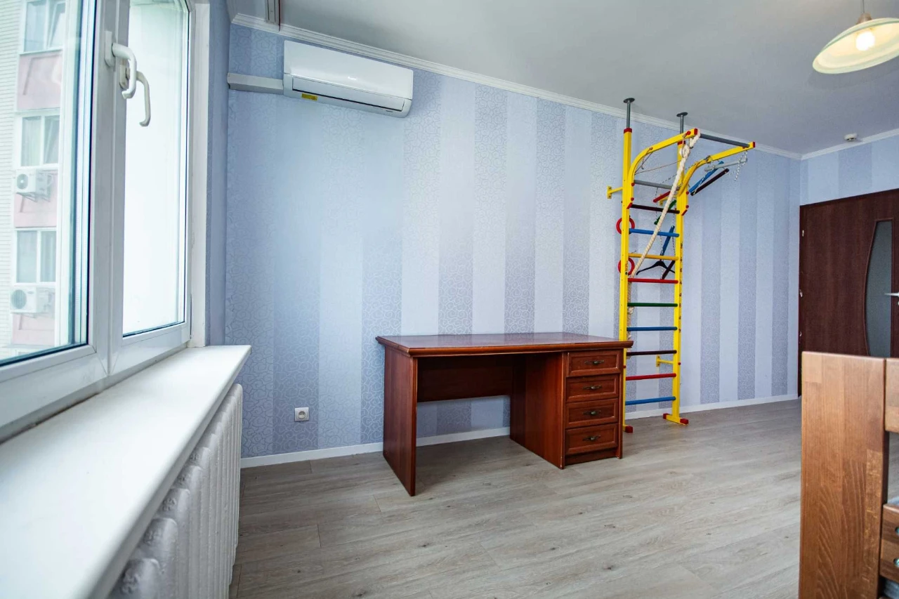 No Fee. Sale of a 3-room apartment at 4, Mylooslavska Street, State Programs.