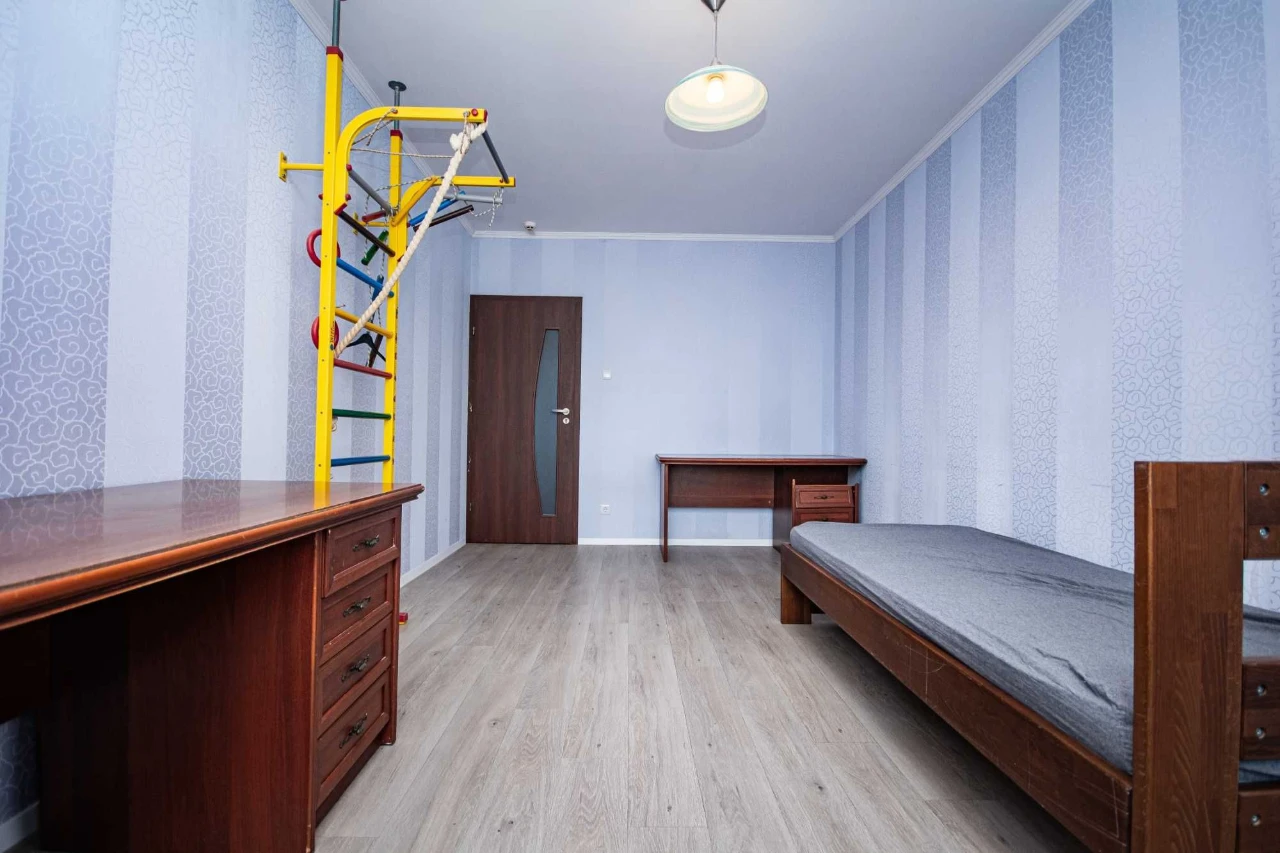 No Fee. Sale of a 3-room apartment at 4, Mylooslavska Street, State Programs.