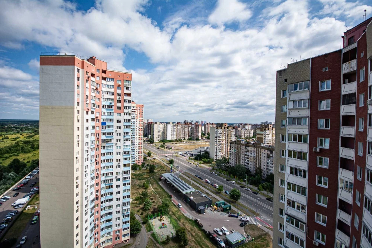 No Fee. Sale of a 3-room apartment at 4, Mylooslavska Street, State Programs.