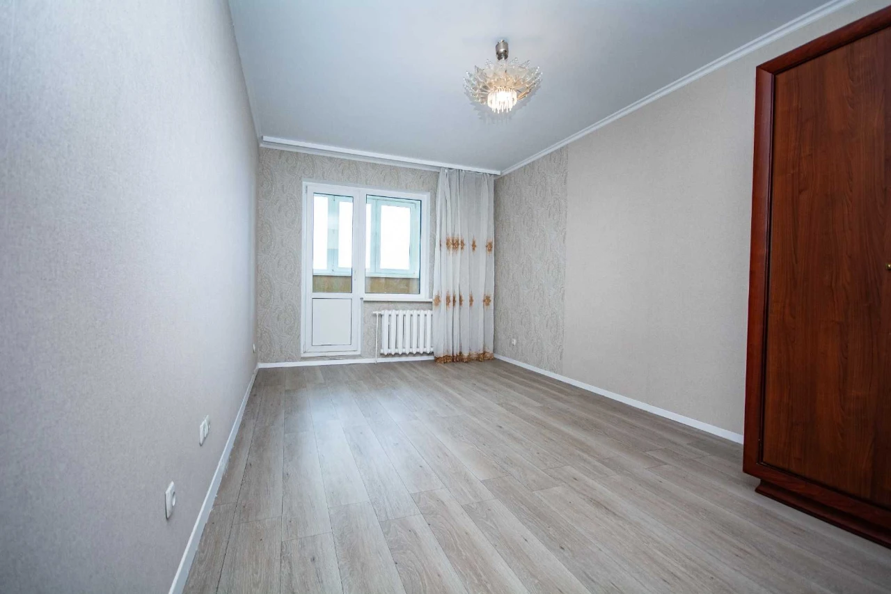 No Fee. Sale of a 3-room apartment at 4, Mylooslavska Street, State Programs.