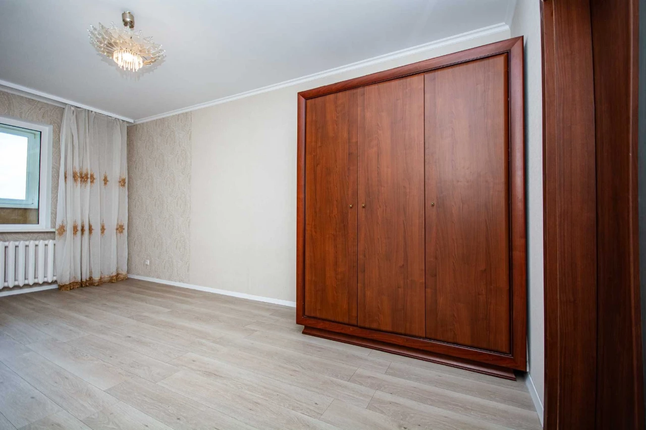 No Fee. Sale of a 3-room apartment at 4, Mylooslavska Street, State Programs.