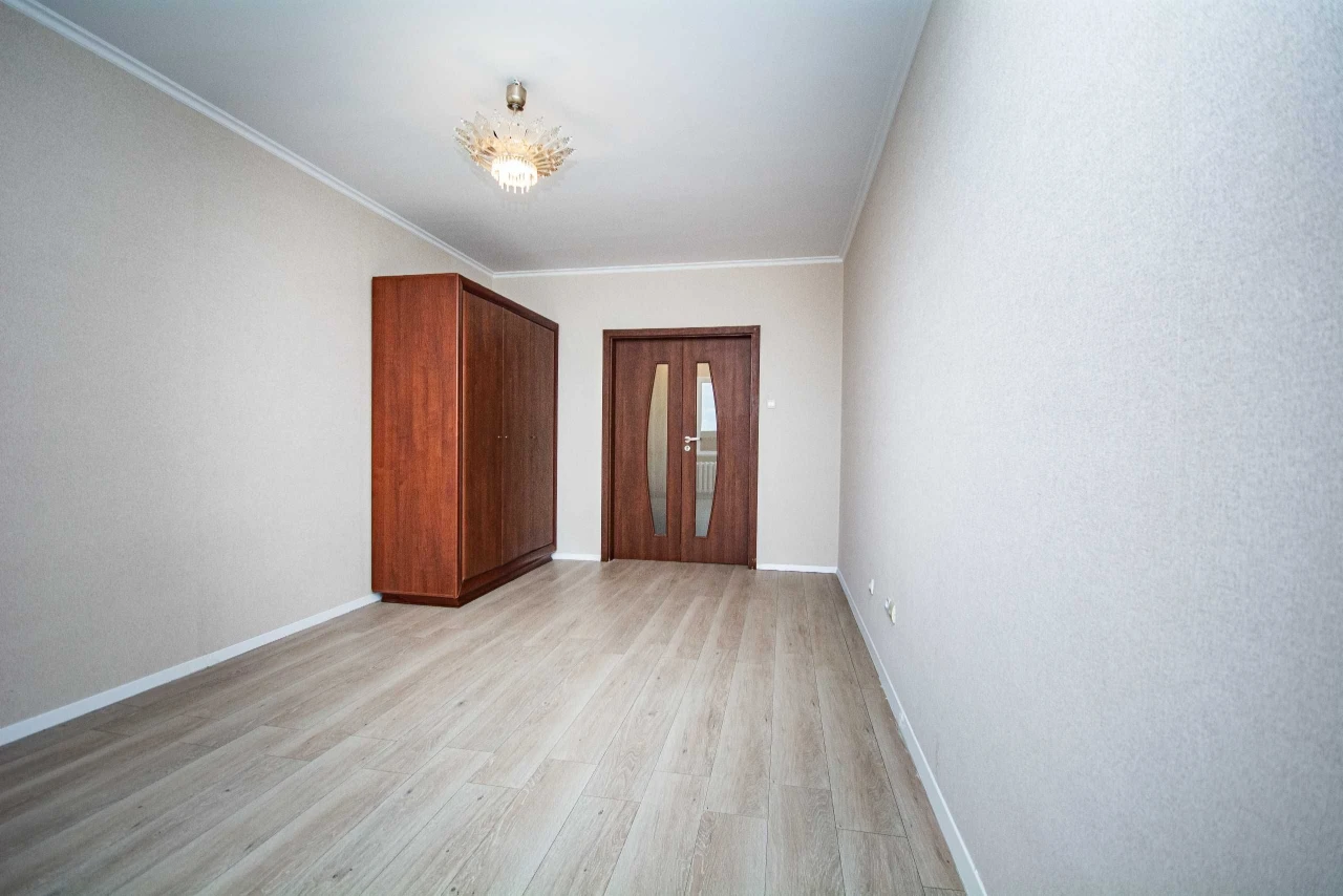 No Fee. Sale of a 3-room apartment at 4, Mylooslavska Street, State Programs.