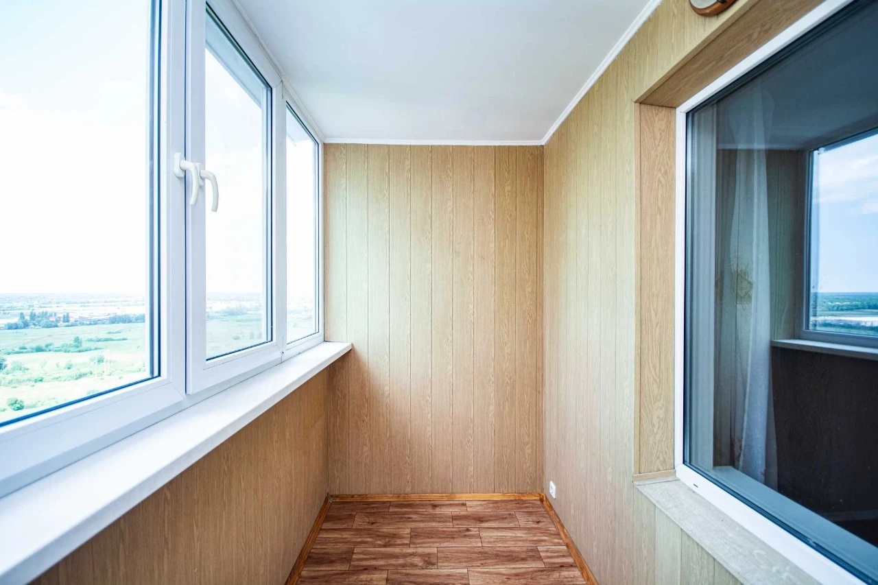 No Fee. Sale of a 3-room apartment at 4, Mylooslavska Street, State Programs.