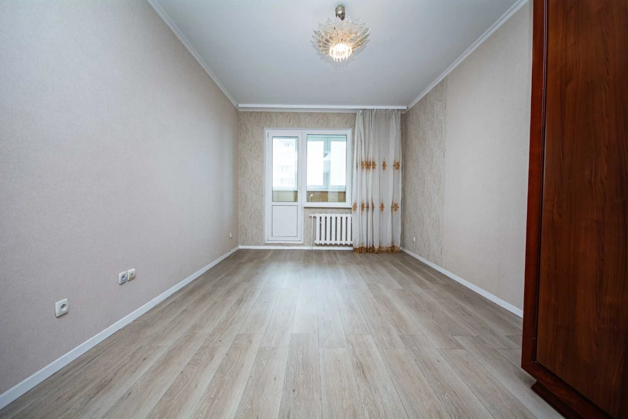 No Fee. Sale of a 3-room apartment at 4, Mylooslavska Street, State Programs.