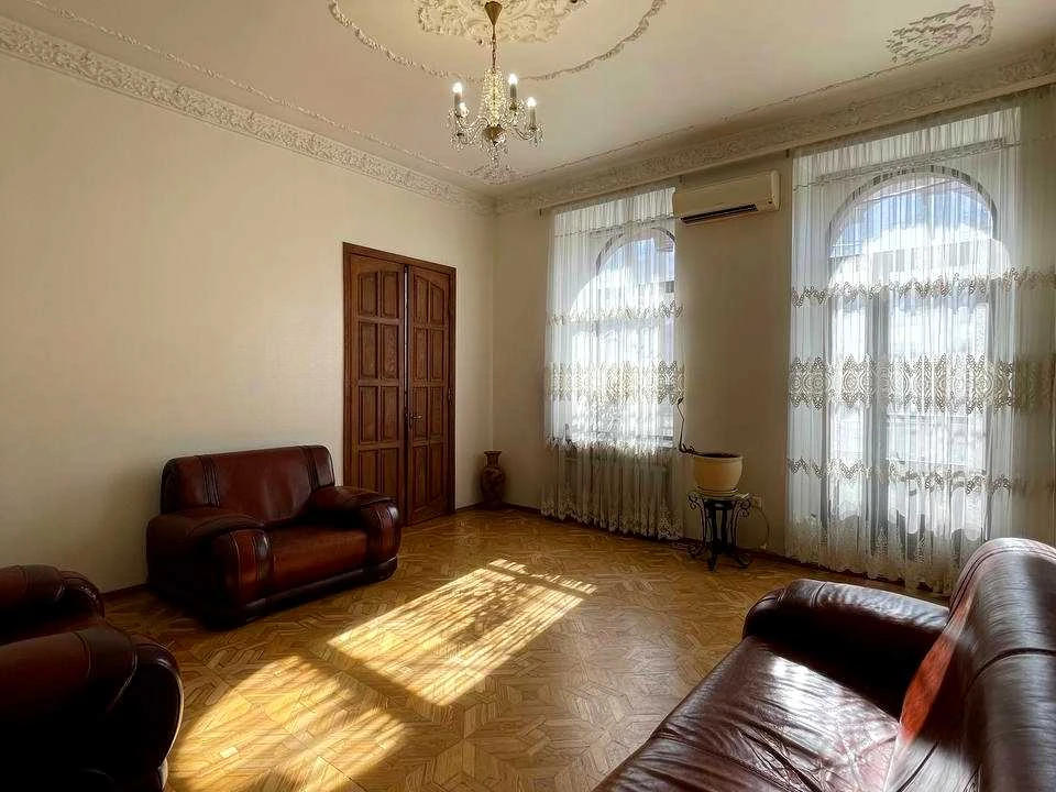 Apartment. Odessa, Kanatna st.