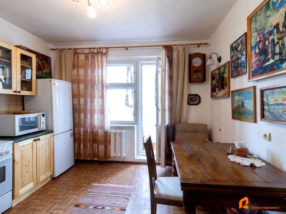Apartment. Vyshnjakivska st.
