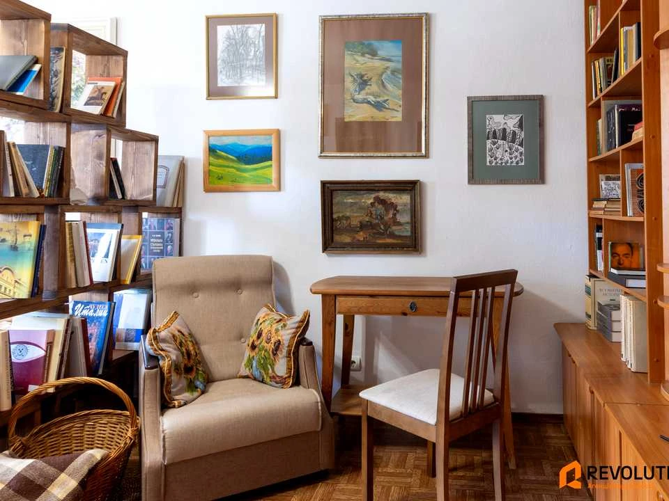 Apartment. Vyshnjakivska st.