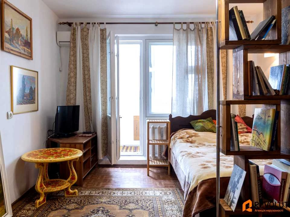 Apartment. Vyshnjakivska st.