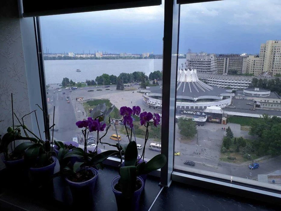 Апартаменти 65m² 11 поверх Вид на Дніпро по вул.Королеви Єли