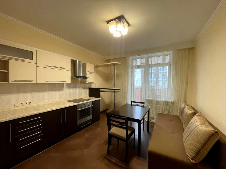 Apartment. Mykoly Ushakova st, Kyiv