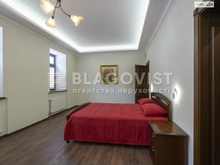 Apartment for Sale, Podil
