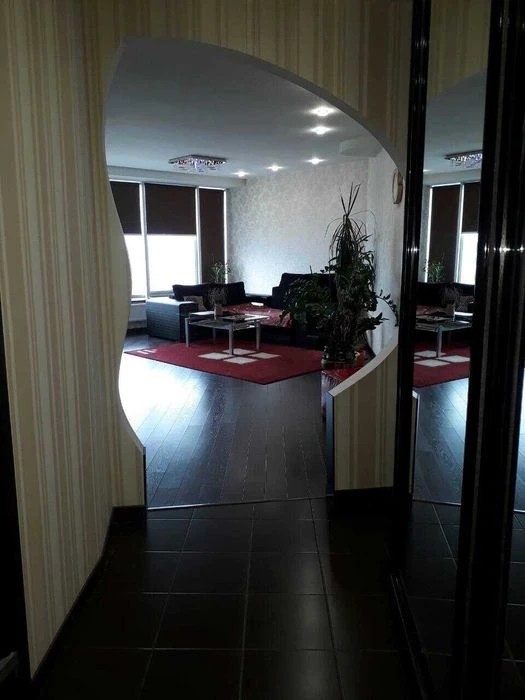Апартаменти 65m² 11 поверх Вид на Дніпро по вул.Королеви Єли