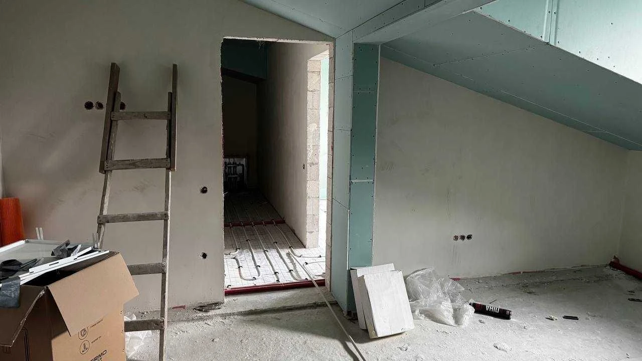 For sale, spacious 1-bedroom apartment. All finishing works completed.