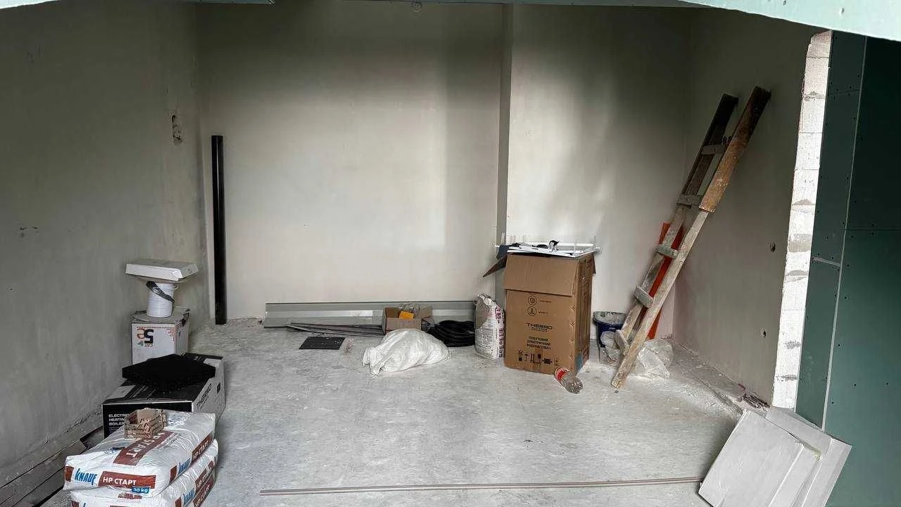 For sale, spacious 1-bedroom apartment. All finishing works completed.