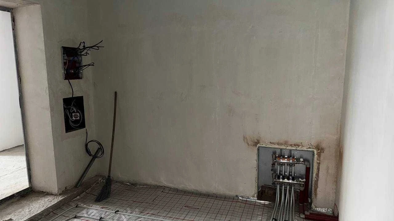 For sale, spacious 1-bedroom apartment. All finishing works completed.