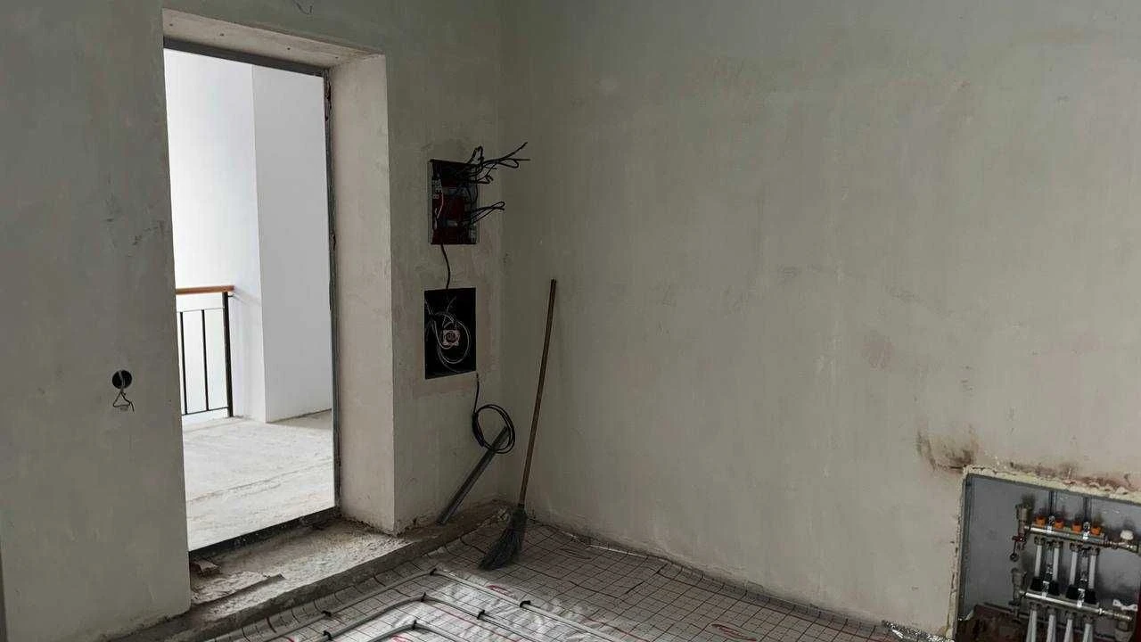 For sale, spacious 1-bedroom apartment. All finishing works completed.