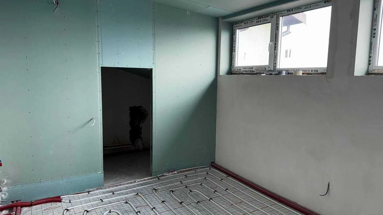 For sale, spacious 1-bedroom apartment. All finishing works completed.